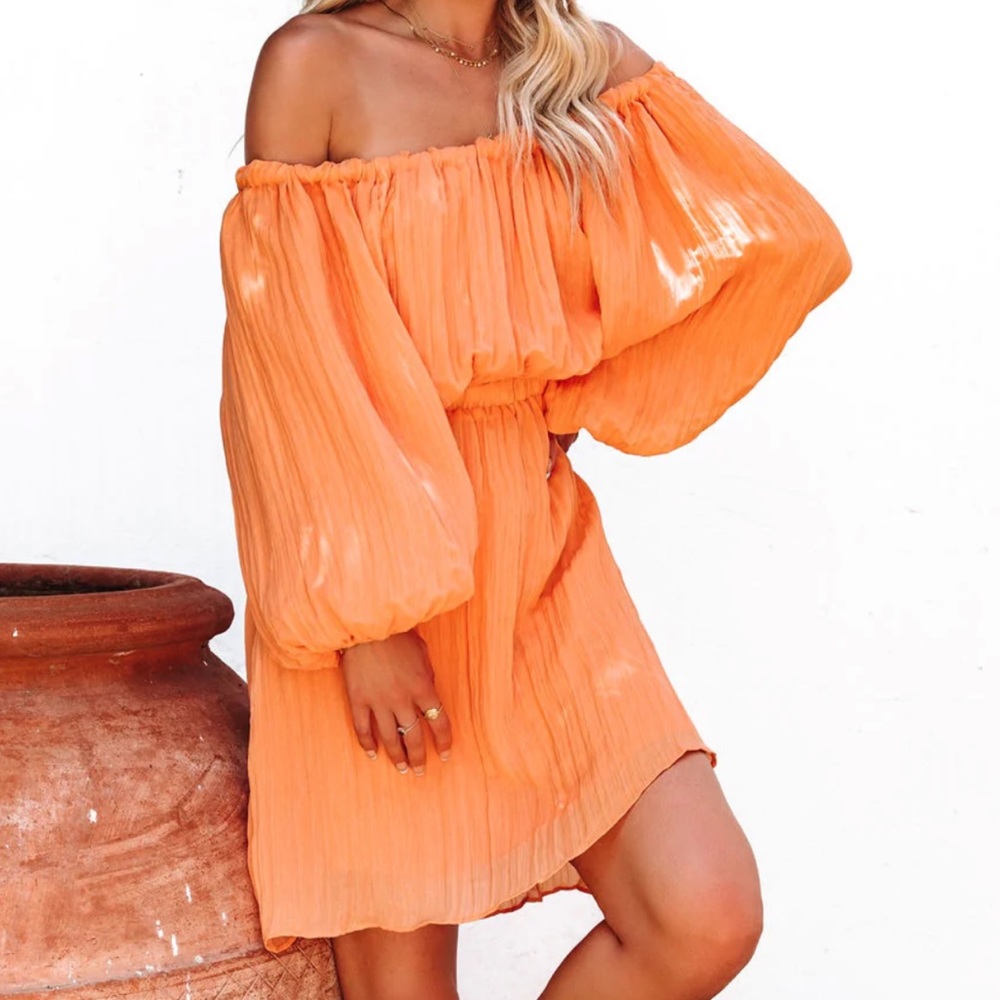 KAIGA BACKLESS PLISSE DRESS - Picture 4 of 8